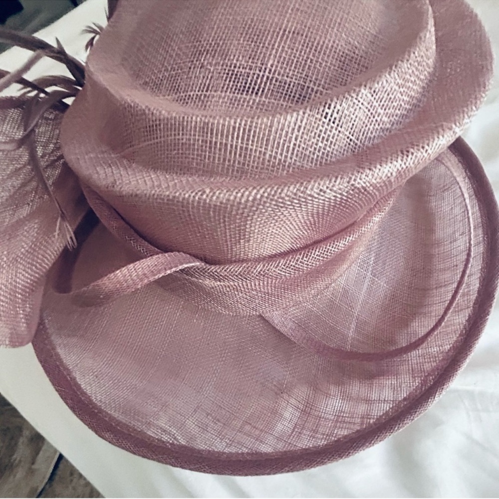 Kentucky Derby Hat. 
Beautiful Light mauve In New Condition, 
Worn once indoors. - Picture 6 of 14